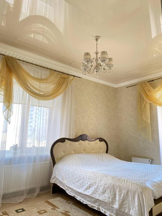 Apartments Koryatovichi Street Kamianets-Podilskyi Exterior foto